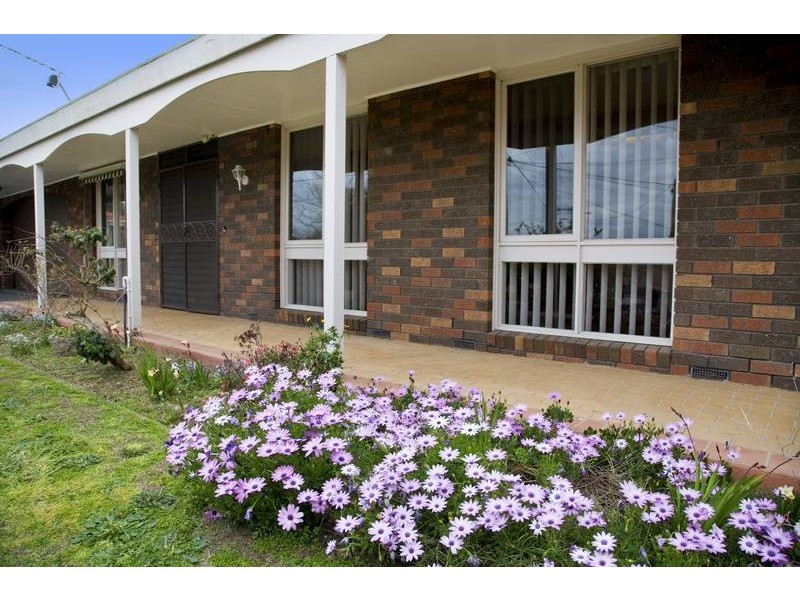 8 ROBYN COURT, Dandenong North VIC 3175