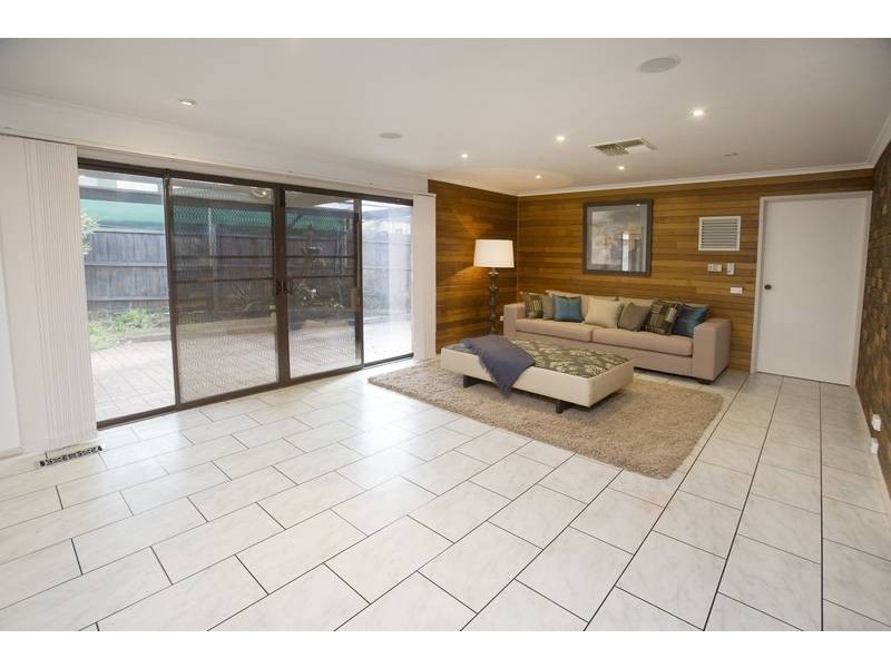 8 ROBYN COURT, Dandenong North VIC 3175