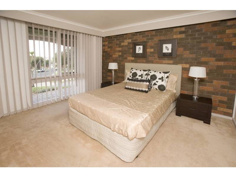 8 ROBYN COURT, Dandenong North VIC 3175