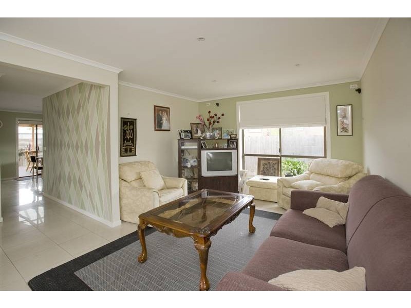 2/20 Camellia Ave, Noble Park North VIC 3174