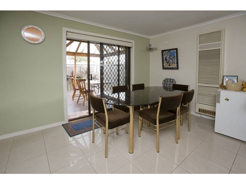 2/20 Camellia Ave, Noble Park North VIC 3174