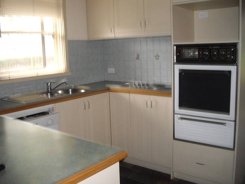 62 Huxley Avenue, Mulgrave VIC 3170