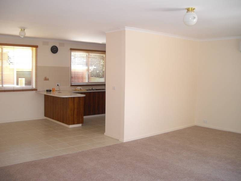 8 Glenelg Street, Dandenong North VIC 3175