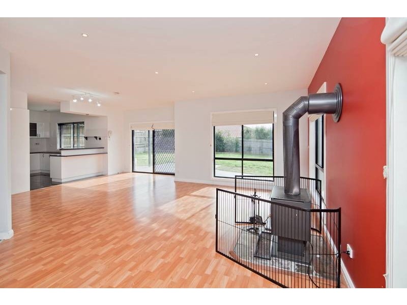 6 Hunt Club Road, Narre Warren South VIC 3805