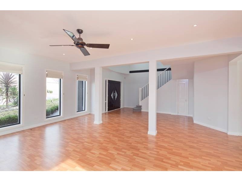 6 Hunt Club Road, Narre Warren South VIC 3805