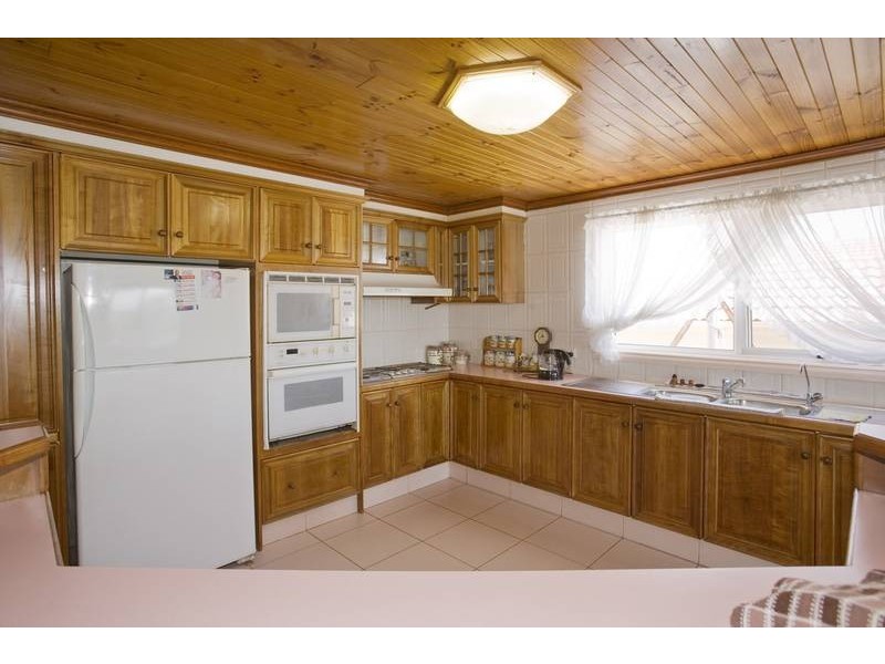 27 Bellbrook Drive, Dandenong North VIC 3175