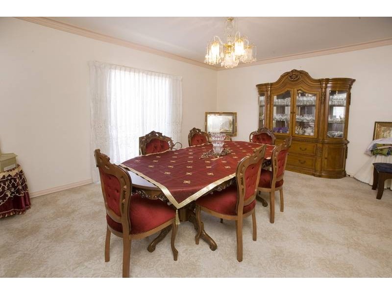 27 Bellbrook Drive, Dandenong North VIC 3175