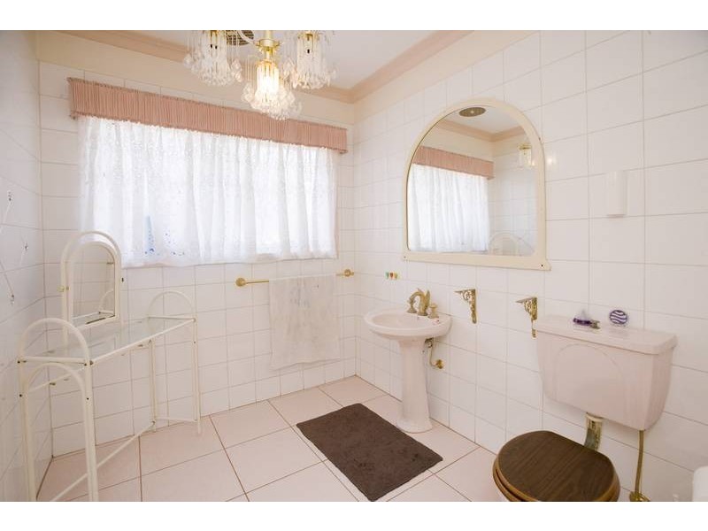 27 Bellbrook Drive, Dandenong North VIC 3175