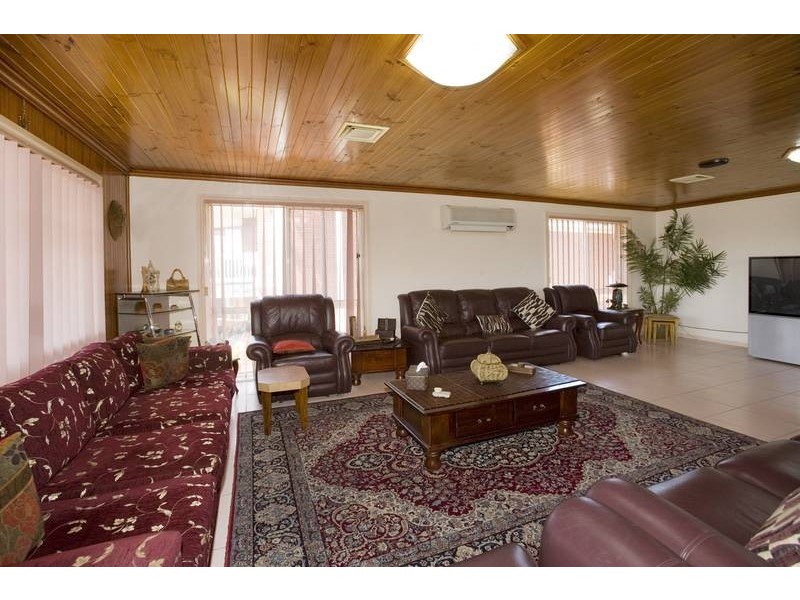 27 Bellbrook Drive, Dandenong North VIC 3175