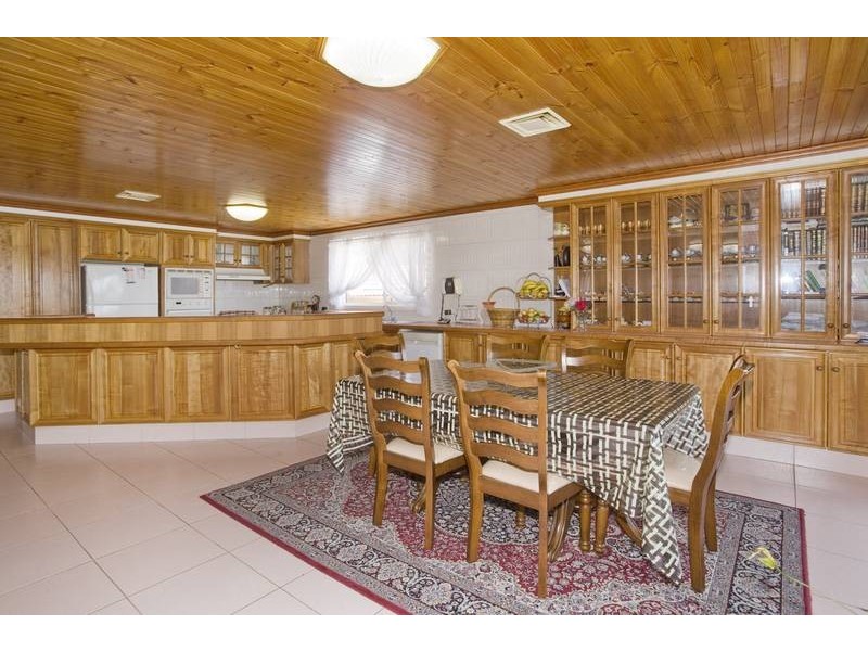 27 Bellbrook Drive, Dandenong North VIC 3175