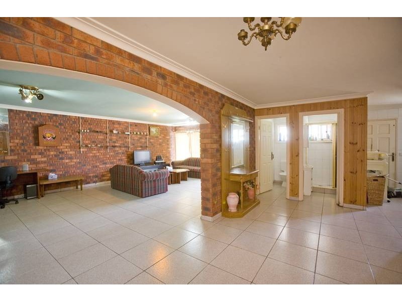27 Bellbrook Drive, Dandenong North VIC 3175