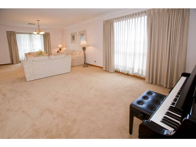 74 Bellbrook Drive, Dandenong North VIC 3175