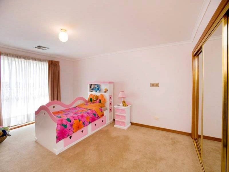 74 Bellbrook Drive, Dandenong North VIC 3175