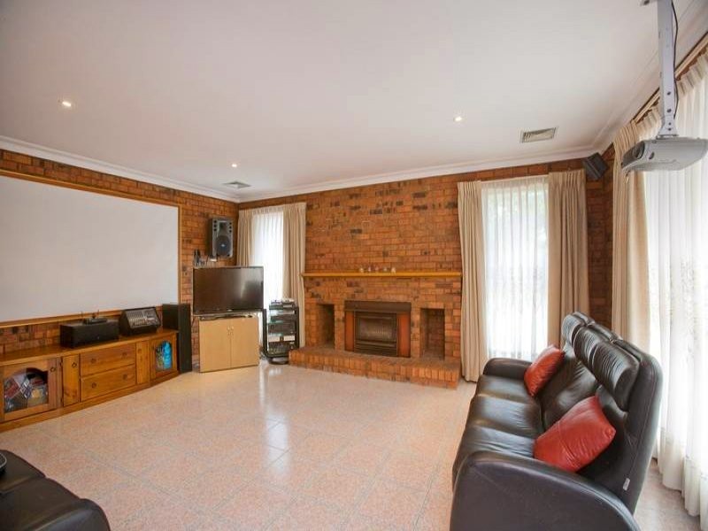 74 Bellbrook Drive, Dandenong North VIC 3175
