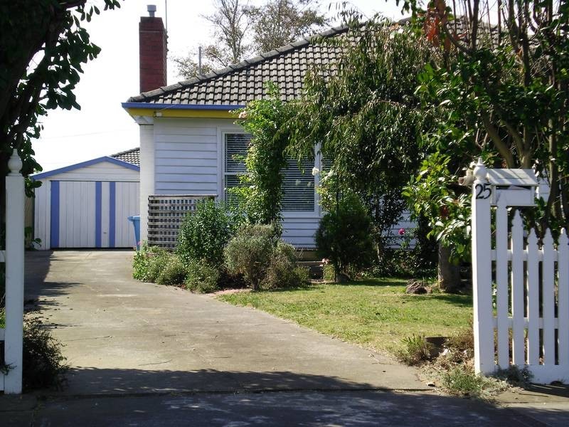 25 Nullawil Drive, Springvale VIC 3171