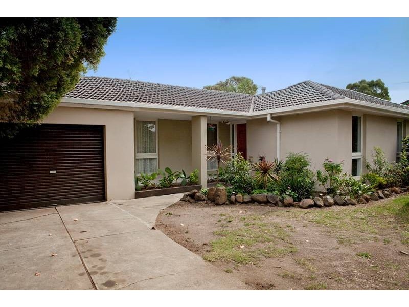 17 Carluke Close, Berwick VIC 3806