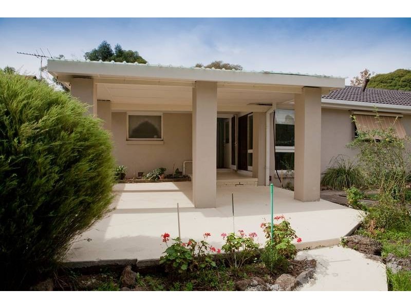17 Carluke Close, Berwick VIC 3806