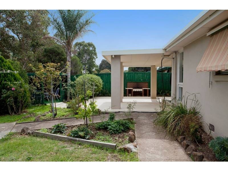 17 Carluke Close, Berwick VIC 3806
