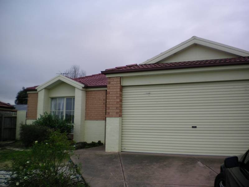 2 Stephanie Avenue, Berwick VIC 3806