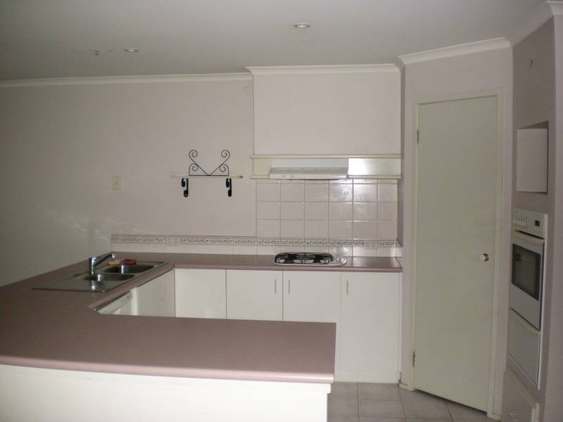 2 Stephanie Avenue, Berwick VIC 3806