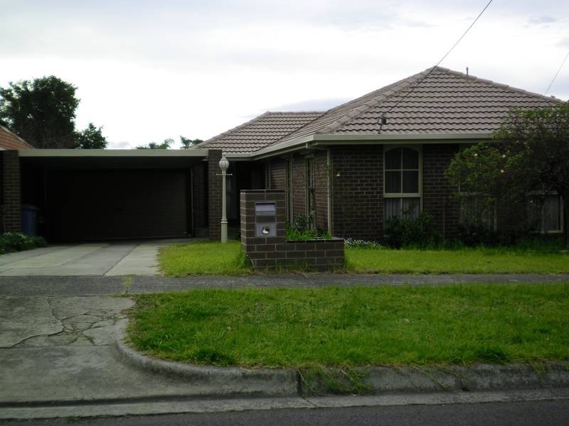 17 Howe Avenue, Dandenong North VIC 3175