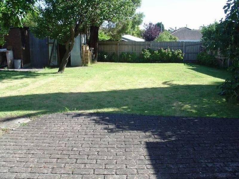 16 Elmhurst Street, Noble Park North VIC 3174