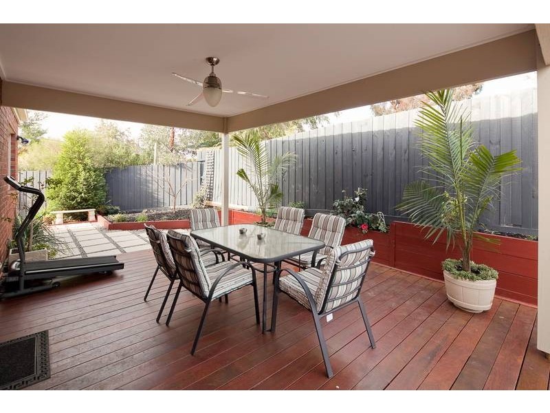 2/21 Outlook Drive, Dandenong North VIC 3175