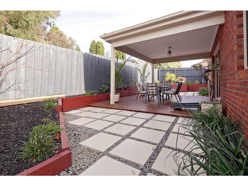 2/21 Outlook Drive, Dandenong North VIC 3175