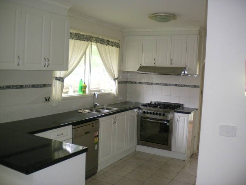 33 Lotus Crescent, Mulgrave VIC 3170