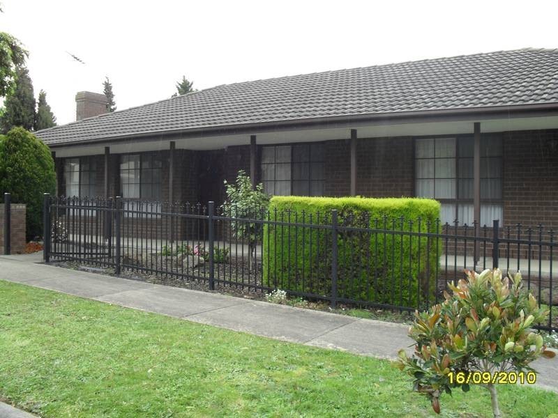 49 Joseph Banks Drive, Endeavour Hills VIC 3802