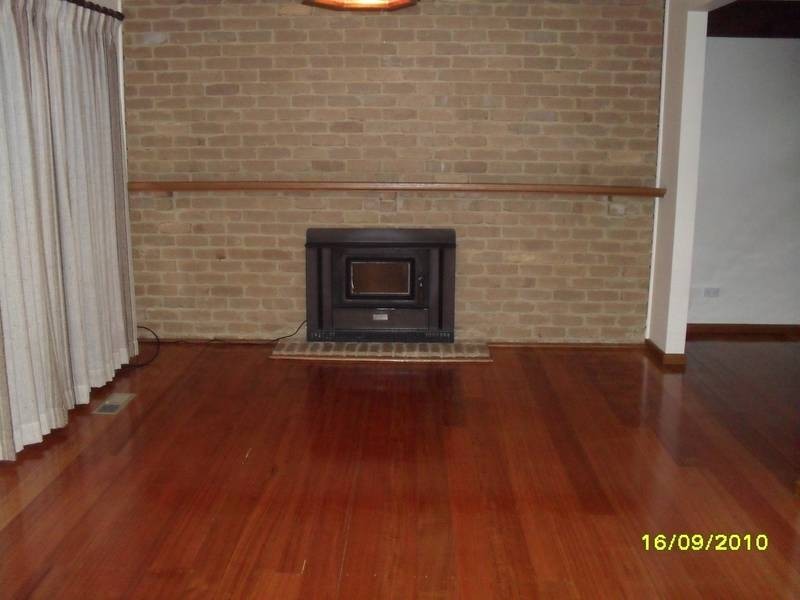 49 Joseph Banks Drive, Endeavour Hills VIC 3802