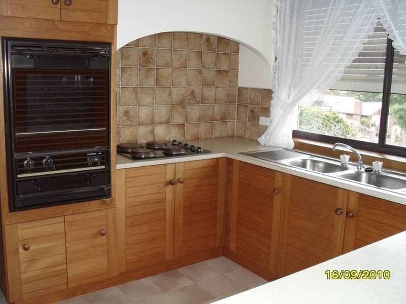 49 Joseph Banks Drive, Endeavour Hills VIC 3802