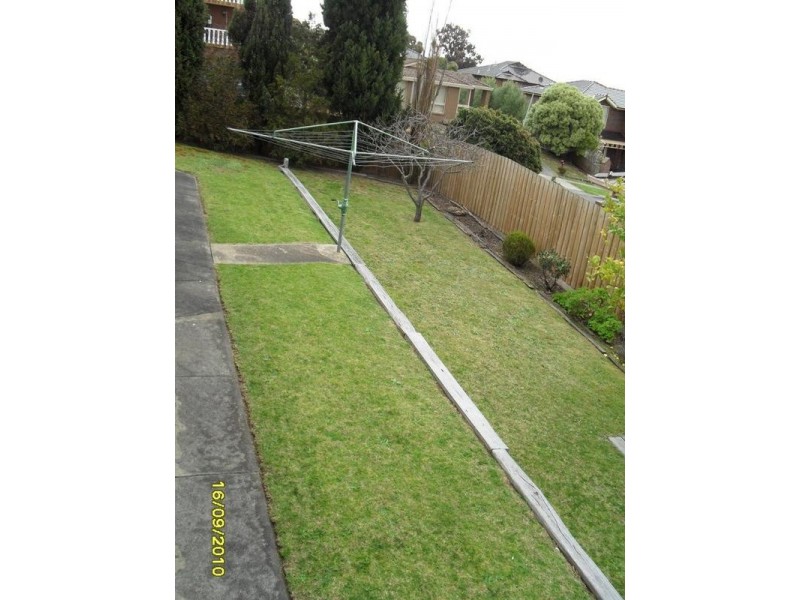 49 Joseph Banks Drive, Endeavour Hills VIC 3802