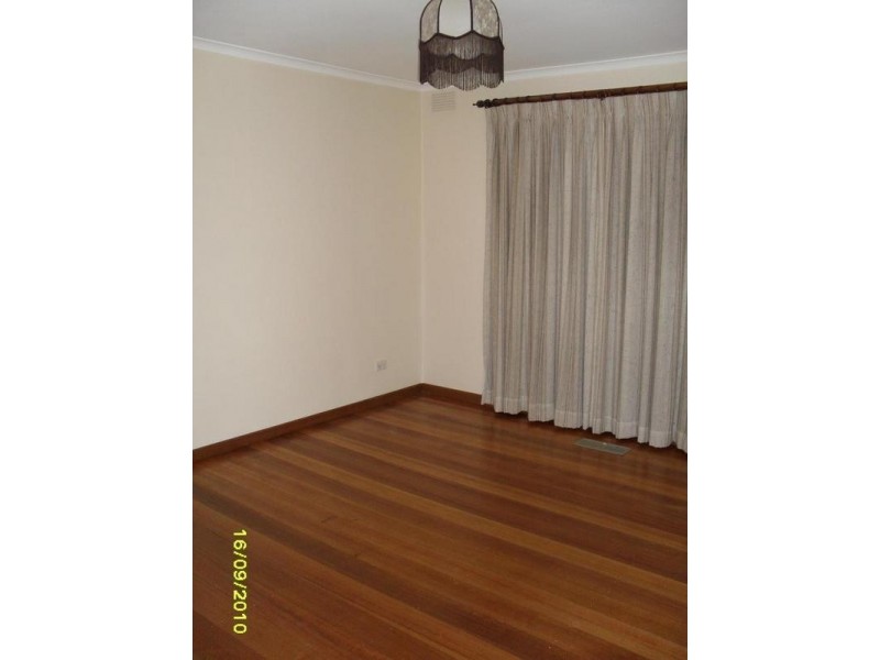 49 Joseph Banks Drive, Endeavour Hills VIC 3802