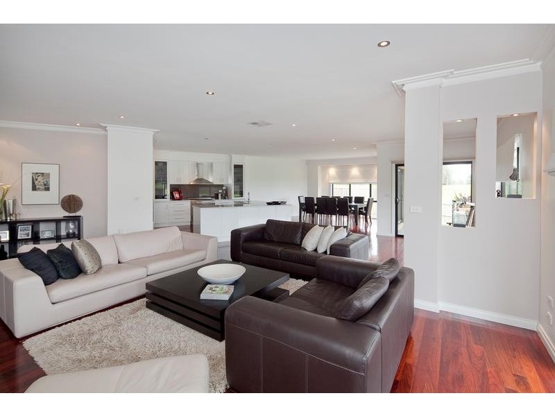 14 Royal Oak Court, Mulgrave VIC 3170