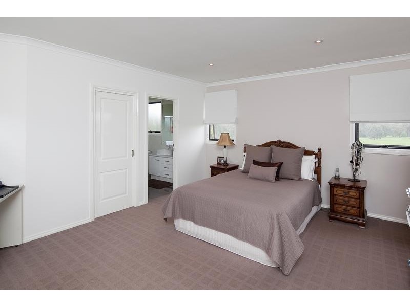 14 Royal Oak Court, Mulgrave VIC 3170