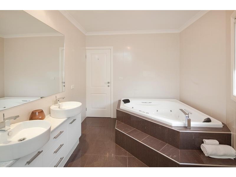 14 Royal Oak Court, Mulgrave VIC 3170