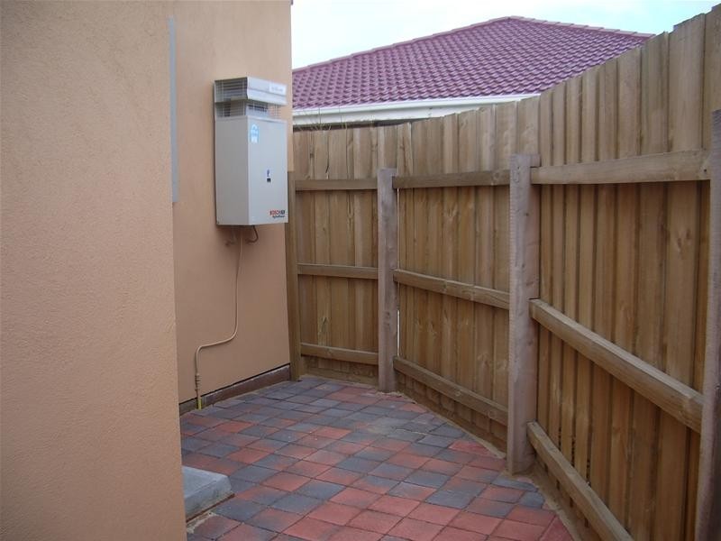 1/21 King George Parade, Dandenong VIC 3175