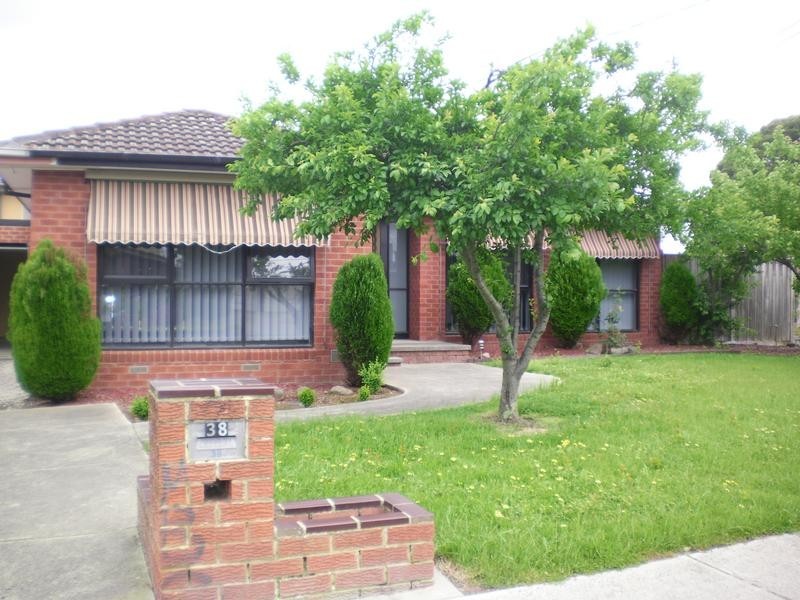 38 Aberdeen Drive, Dandenong North VIC 3175