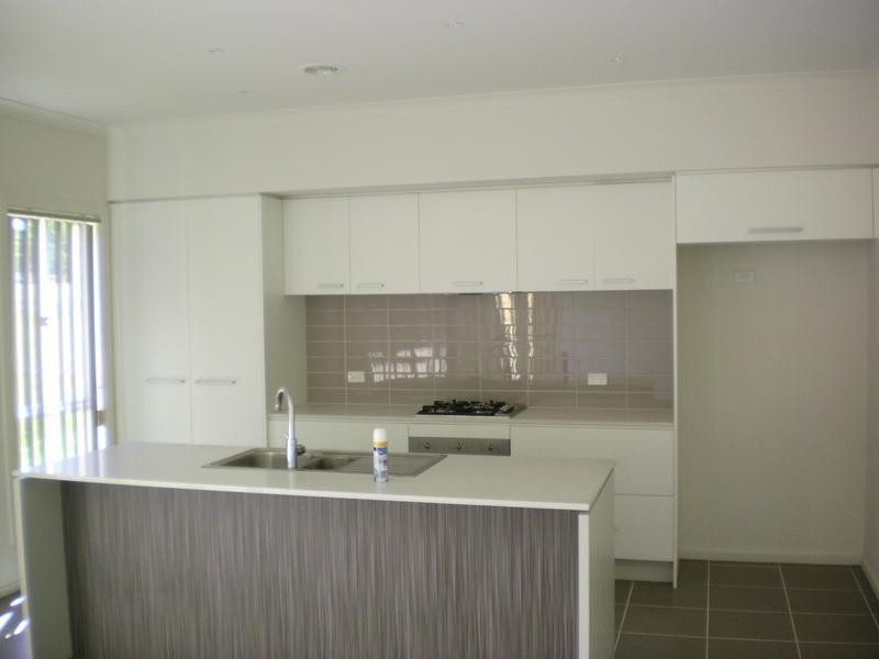 8 Barrier Reef Circuit, Endeavour Hills VIC 3802