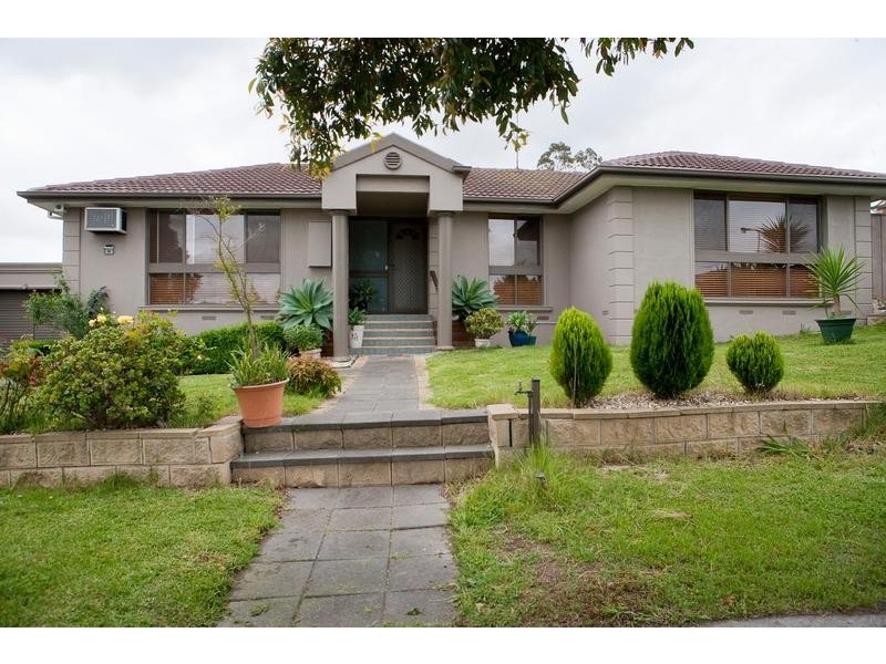 34 Zachary Hicks Crescent, Endeavour Hills VIC 3802
