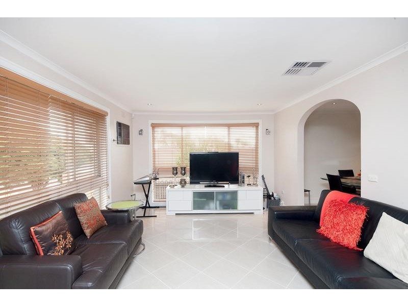 34 Zachary Hicks Crescent, Endeavour Hills VIC 3802