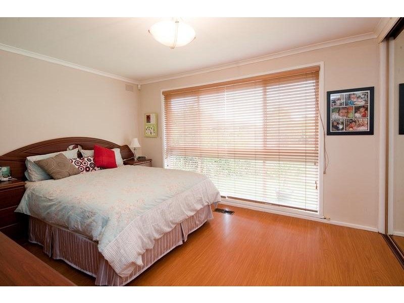 34 Zachary Hicks Crescent, Endeavour Hills VIC 3802