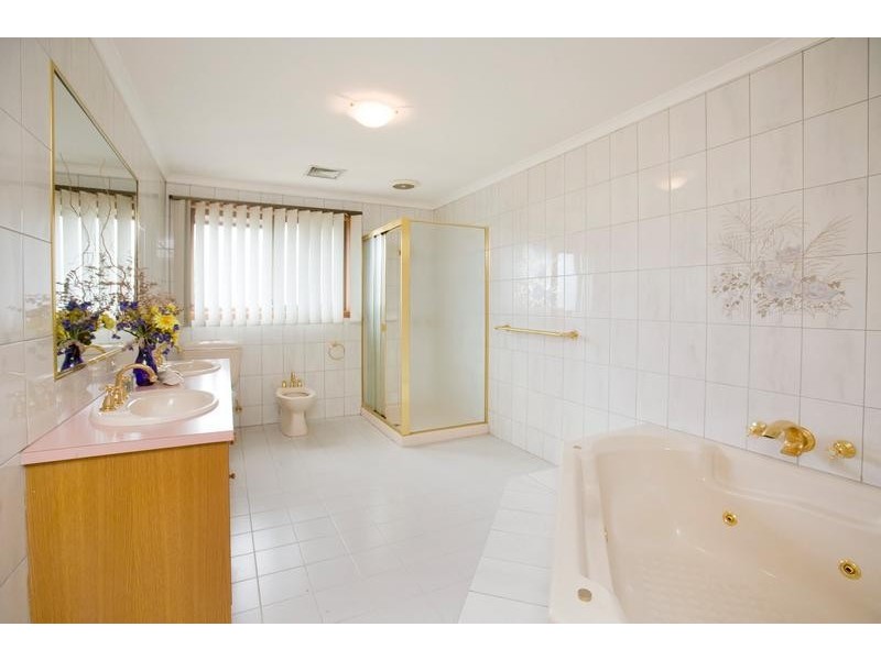 74 Bellbrook Drive, Dandenong North VIC 3175