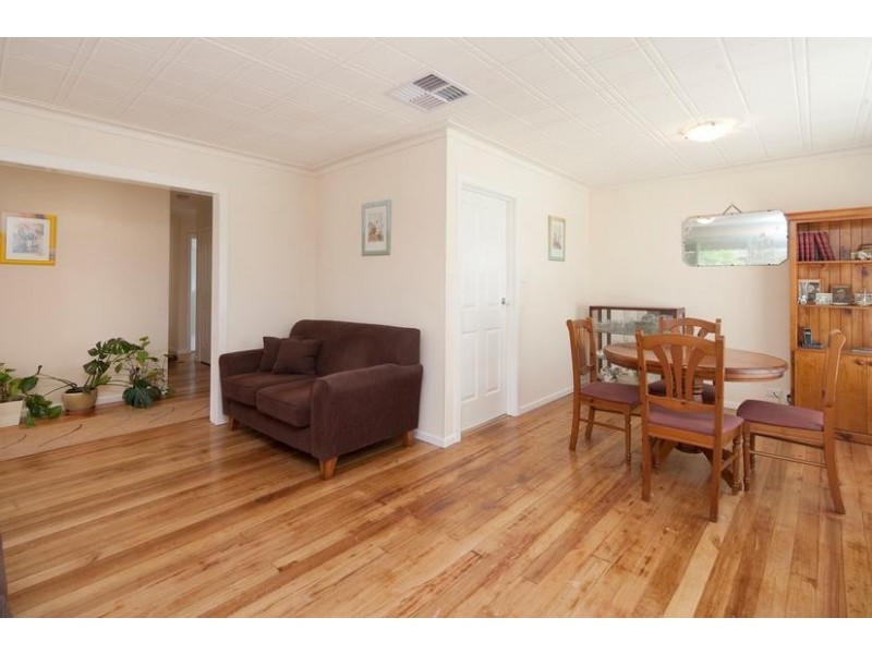 64 Hanleth Avenue, Springvale VIC 3171