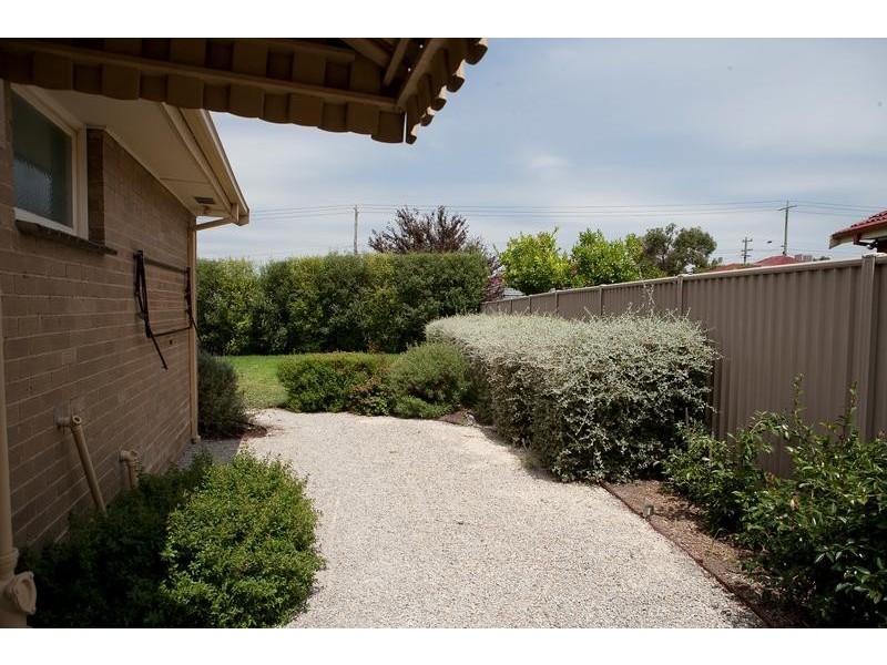 64 Hanleth Avenue, Springvale VIC 3171