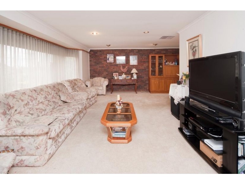 23 Bellbrook Drive, Dandenong North VIC 3175