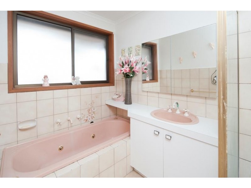 23 Bellbrook Drive, Dandenong North VIC 3175