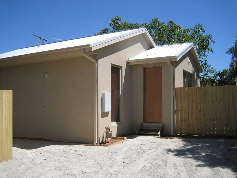 2/2 Latham Crescent, Dandenong North VIC 3175