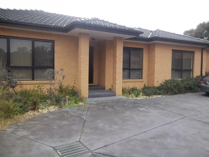 2/11 Lammas court, Mulgrave VIC 3170